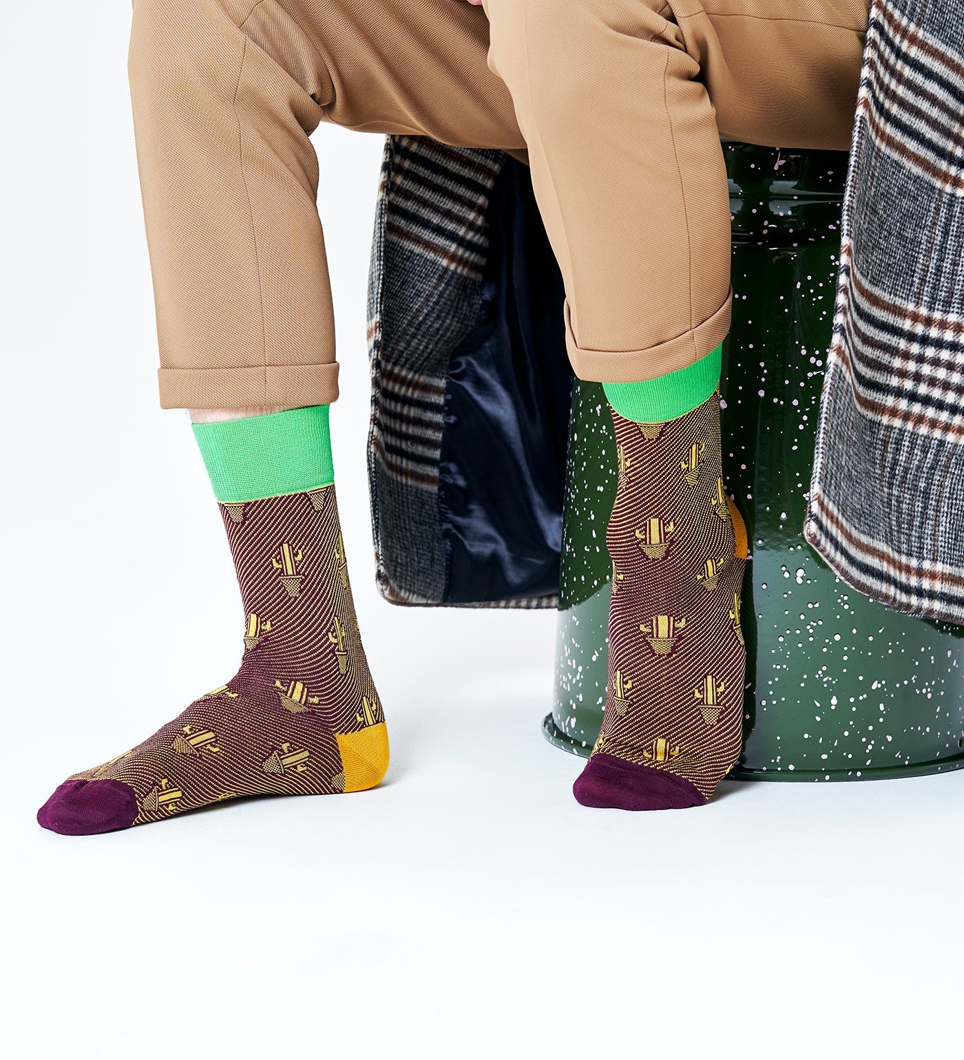 Colorful cactus pattern crew socks for men from Happy Socks, featuring vibrant design and comfortable fit.