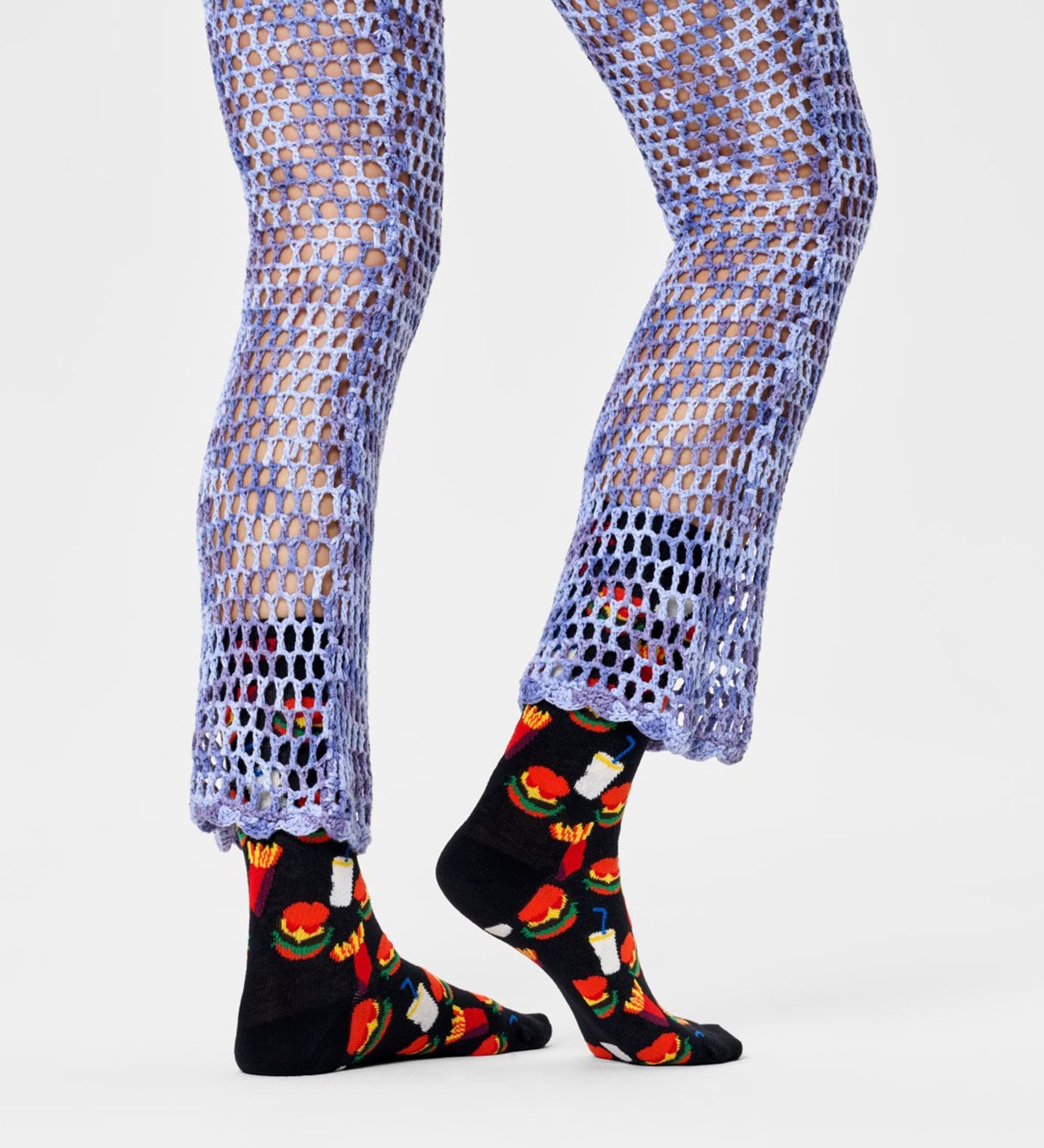 Bright, playful Happy Socks unisex hamburger crew socks for women and men, featuring colorful burger designs on soft, comfy fabric.