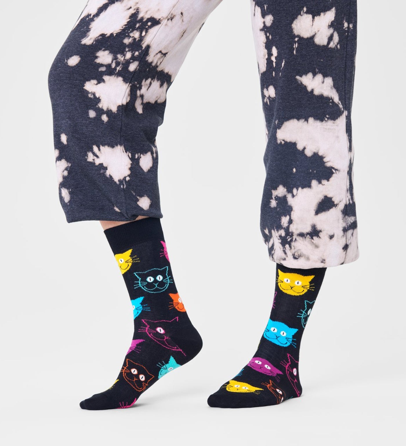 Colorful cat-themed crew socks designed for both women and men, perfect for fun and comfortable everyday wear.