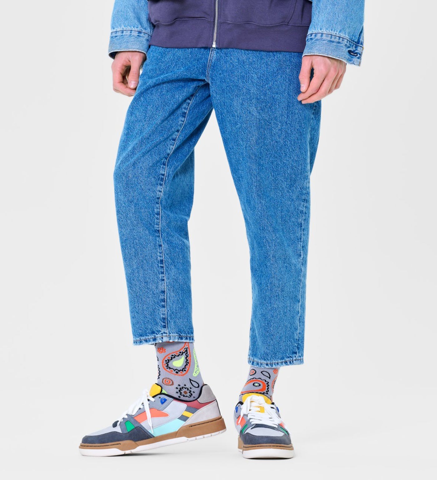 Colorful paisley patterned unisex crew socks by Happy Socks, suitable for women and men, stylish and comfortable for everyday wear.