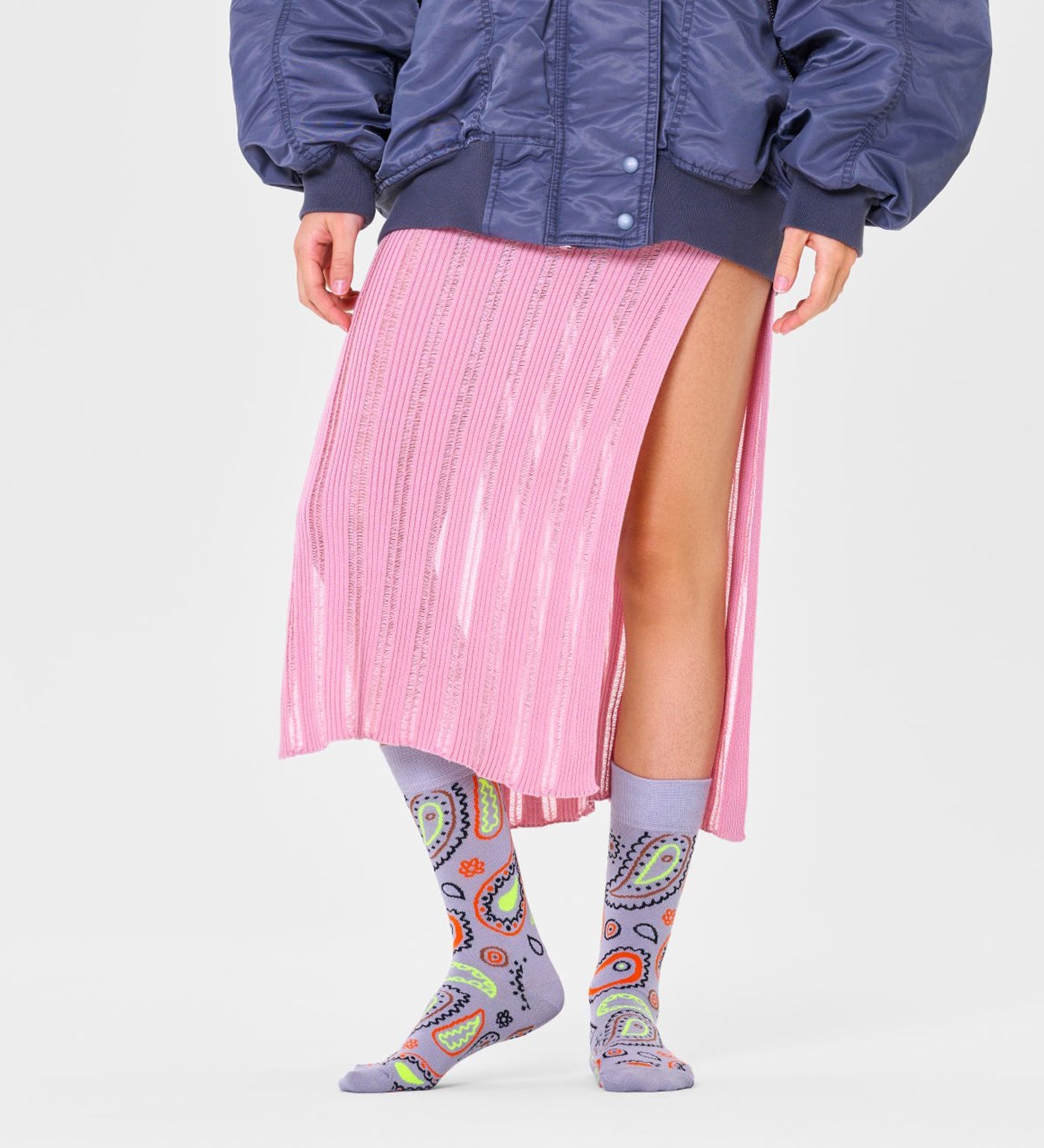 Colorful paisley patterned unisex crew socks by Happy Socks, suitable for women and men, stylish and comfortable for everyday wear.