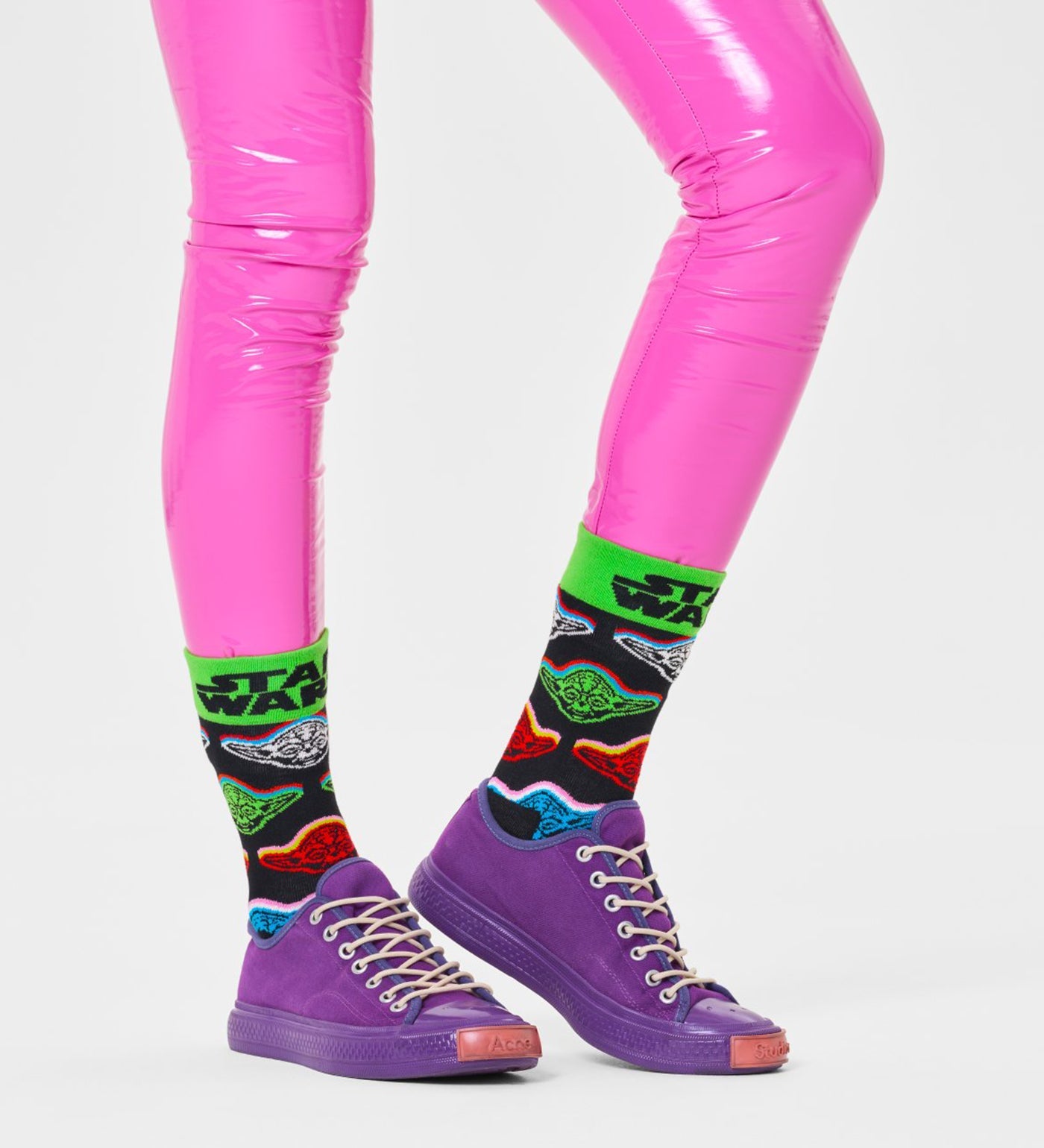 Happy Socks Unisex Star Wars‚Ñ¢ Yoda crew socks for women and men featuring Yoda's face and galaxy-themed design.