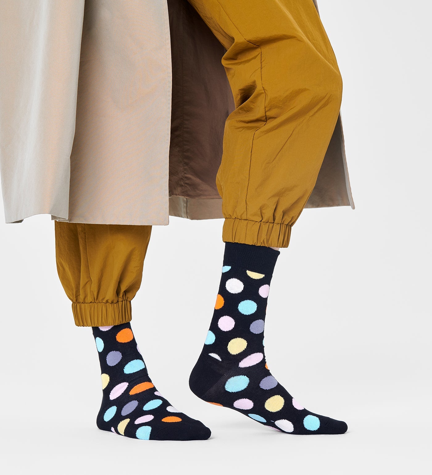 Colorful unisex crew socks featuring large dot patterns, suitable for women and men, by Happy Socks.