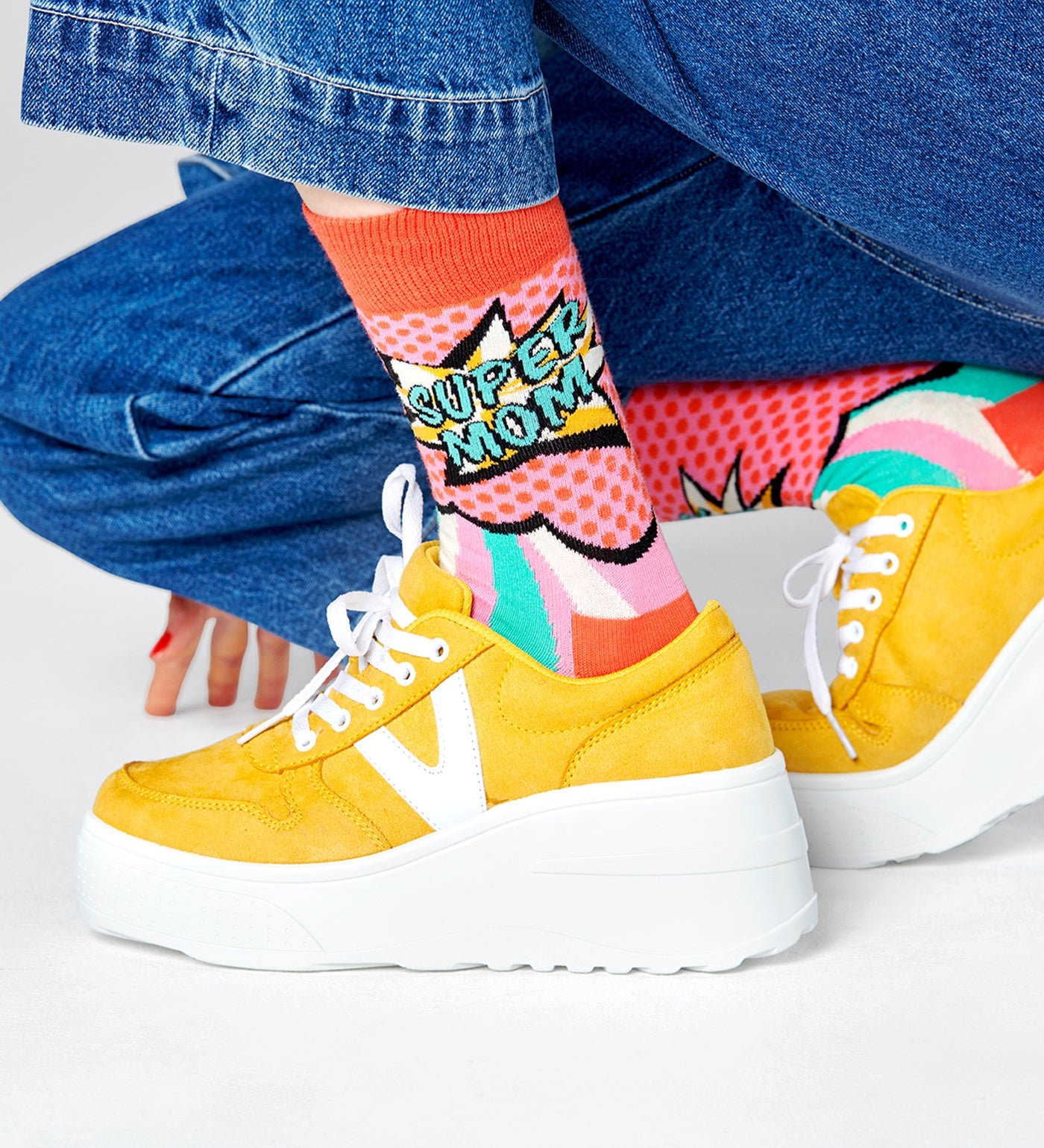 Happy Socks Unisex Super Mom Crew Length Socks for Women and Men